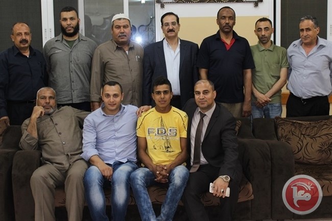 عاهد أبو مراحيل باقٍ في الزيتون