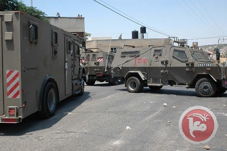 قوات الاحتلال تعتقل شابين في مدينة الخليل