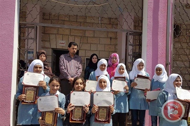 نادي الزاوية يكرم لاعبات مدرسة البنات بالبلدة