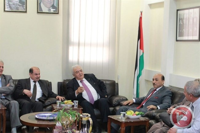 غرفة الخليل تستقبل وزيري العمل والأشغال العامة