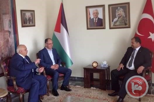 عميد كلية فلسطين التقنية العروب يلتقي في انقرة سفير دولة فلسطين