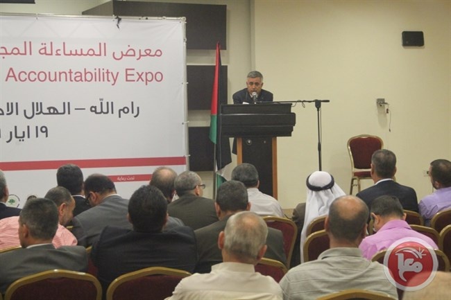 وزير الحكم المحلي يفتتح معرض المساءلة المجتمعية في فلسطين