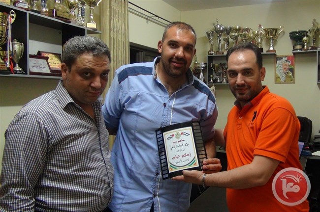 عيبال يكرم لاعبه إسلام عباس كأفضل لاعب في الأسبوع