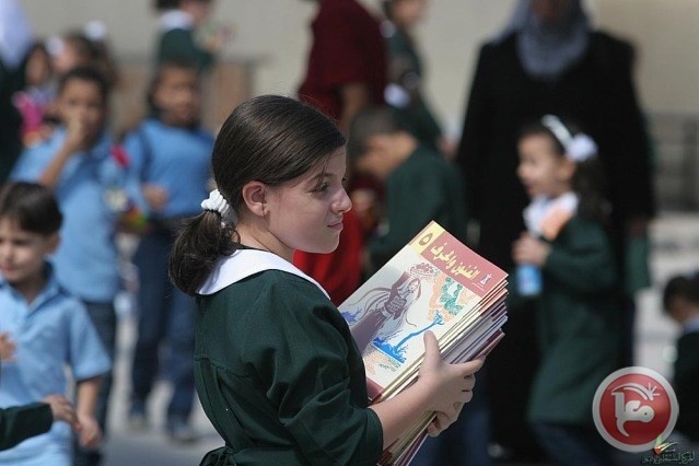 التربية: الاحتلال يزوّر المناهج الفلسطينية في القدس