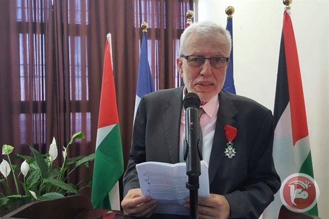 فرنسا تُقلد أبو عيشة وسام جوقة الشرف برتبة فارس