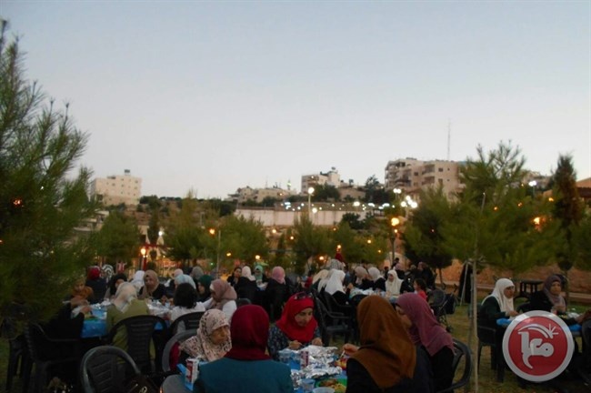جمعية البيوت السعيدة تقيم افطاراً جماعياً في الخليل