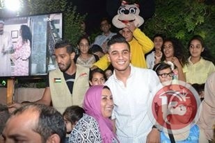 طارق النتشة يقيم إفطاراً ويقدم تبرعاً ماليا لأطفال قرية الأطفال