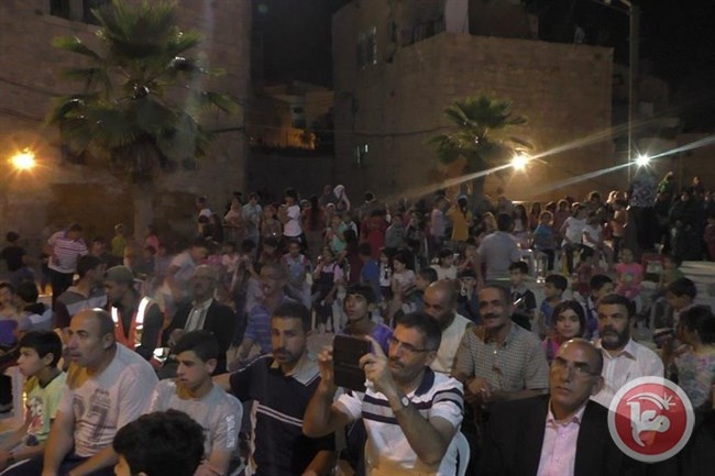 حارة السلايمة تحتضن احتفالا دينياً للحد من عزلة المواطنين بالخليل