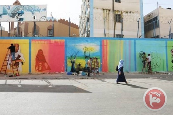140 فنانا يضيفون جمالاً بصرياً على جدران الاونروا بغزة