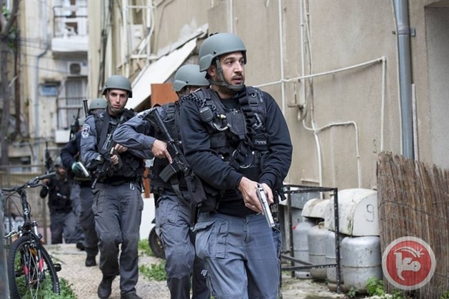 الاحتلال يعتقل فلسطينيين منتحلين هوية شخصين آخرين