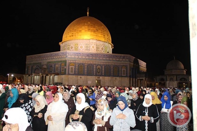 الاحتلال يبعد أحد حراس المسجد الاقصى