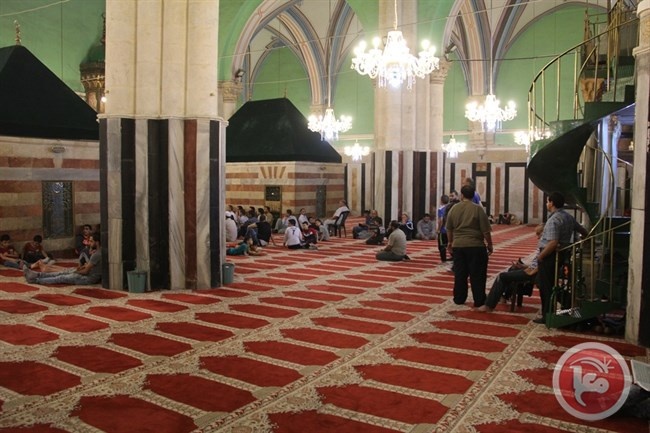 ليلة قدر حزينة وأجواء بطعم الموت في حرم ابراهيم الخليل