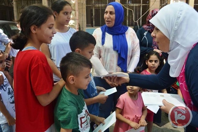د.ليلى غنام تقدم عيدية العيد والعاب وهدايا لقرية الاطفال
