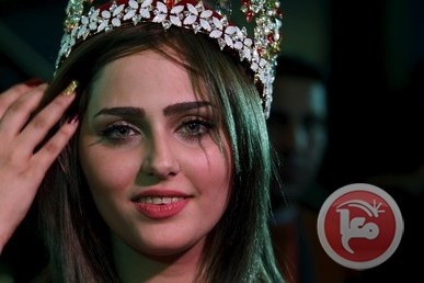 فيديو- ملكة جمال العراق تقود مظاهرة وسط بغداد