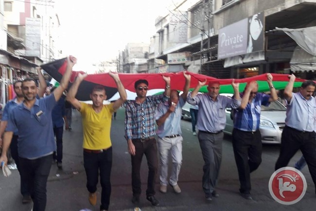 الشخصيات المستقلة تنظم مسيرة لأكبر علم فلسطين لإنهاء الإنقسام