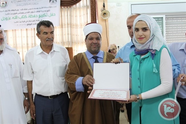 ادعيس يكرم المتفوقين وحفظة القرآن في بيت اكسا