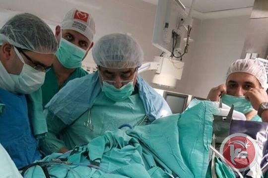جرّاح اردني يجري عمليات نوعية بمستشفى رفيديا