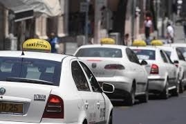 سائق أجرة سيعوض سيدة ضريرة رفض نقلها بـ10 الف شيقل
