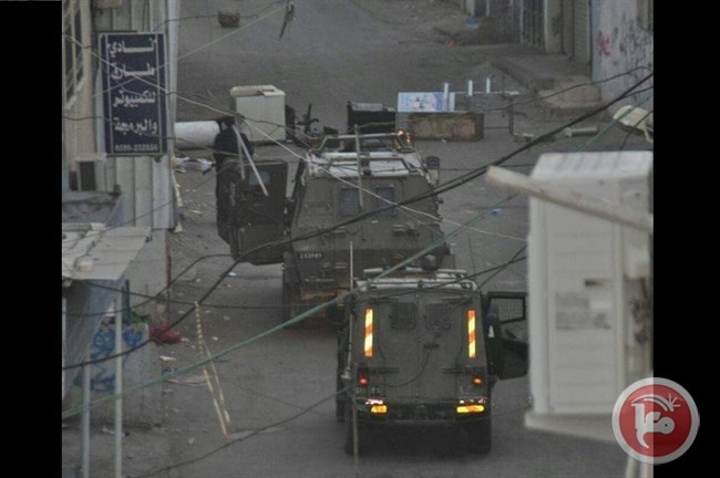 صور وفيديو- 33 اصابة خلال اقتحام قوات الاحتلال مخيم الفوار