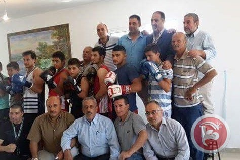 ابطال الملاكمة يستعرضون امام اطفال اللجنة المحلية للتأهيل في الدهيشة