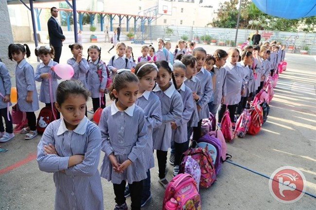 ادخال 300 ألف كتاب مدرسي لطلبة غزة