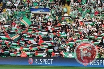 مشجعو سانت ايتيان الفرنسي يرفعون العلم الفلسطيني