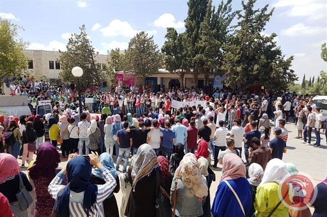 العاملون في جامعة بيرزيت يطرحون حلا لازمة الجامعة
