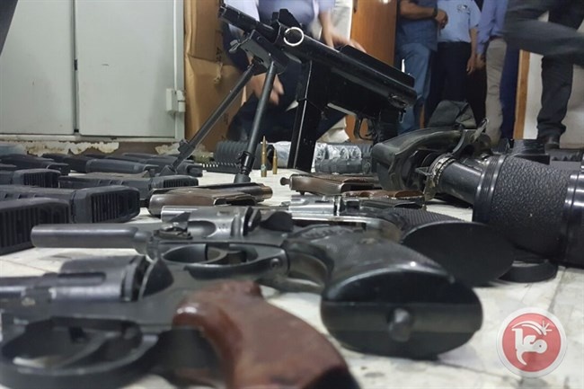 صور- ضبط كمية كبيرة من الاسلحة والذخائر بمنزل غرب الخليل