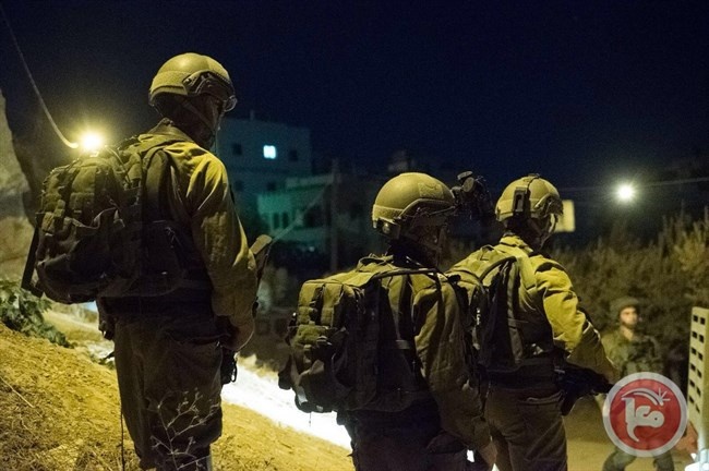 الاحتلال يعتدي على شبان بقرية النبي صالح ويغلق مدخلها