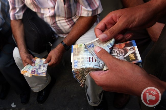 دفعة مالية لموظفي غزة بنسبة 50% الأربعاء