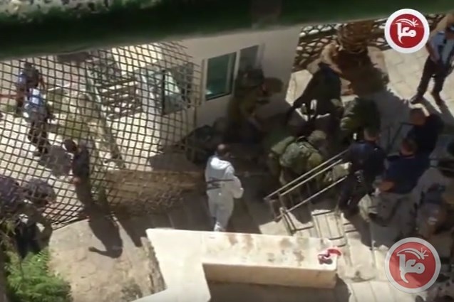 استشهاد شابين في الخليل بدعوى الطعن