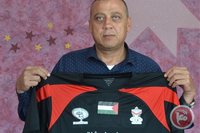 مفروشات الغزالي تتبرع بطقم كلرات لنادي الانصار