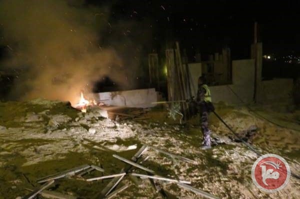 مستوطنون يضرمون النار بمنزل قيد الانشاء في بورين