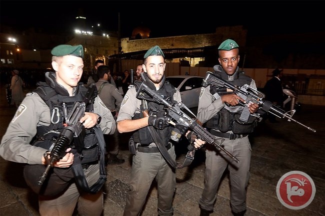 لليوم الثالث- قمع وضرب واعتقالات في شوارع القدس عقب انتهاء صلاة التراويح