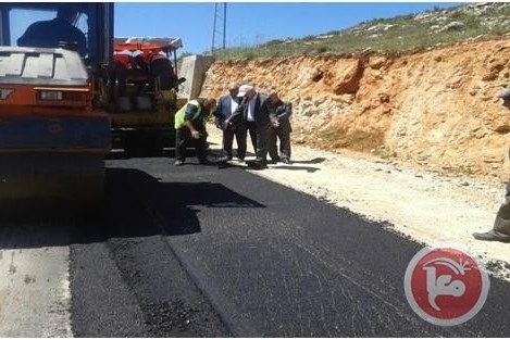 سلفيت- الاحتلال يخطر بوقف تعبيد المدخل الشمالي للزاوية