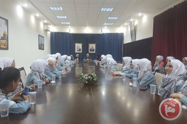 شبيبة مدارس قلقيلية تزور اريحا وتلتقي نائب المحافظ