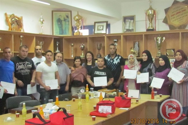 لجنة الصليب الاحمر ومركز جنين يخرجان دورة في الاسعاف الاولى