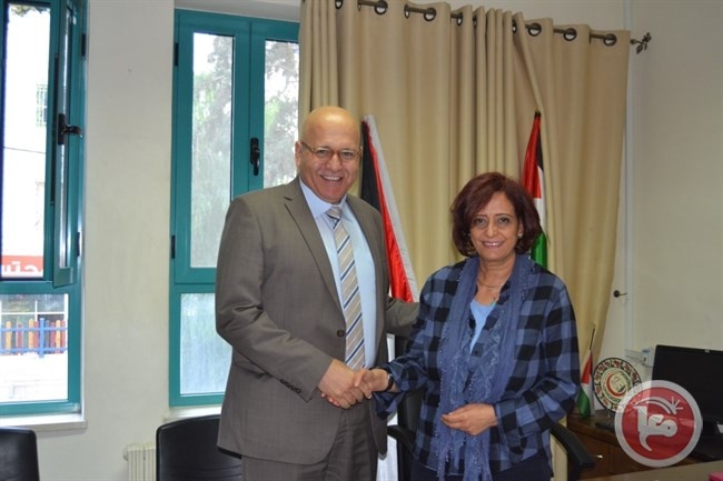 د.غادة كوع تتسلم ادارة مستشفى بيت جالا الحكومي