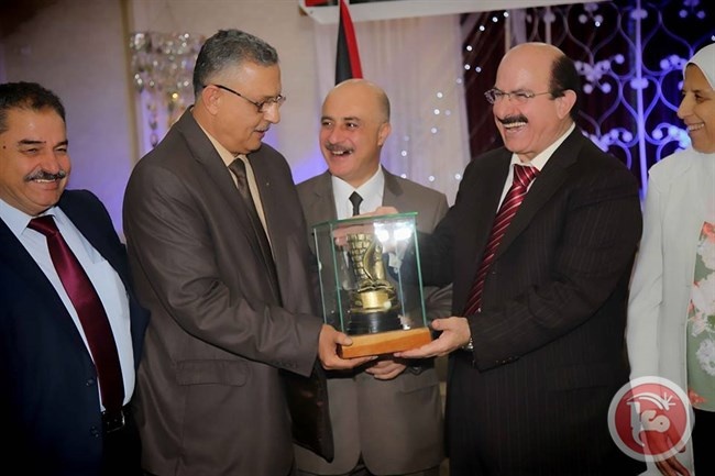مؤسسات طولكرم تكرم الصندوق العربي للإنماء بالكويت