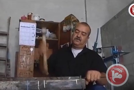 صناعة السيوف.. مهنة تواجه خطر الاندثار بغزة