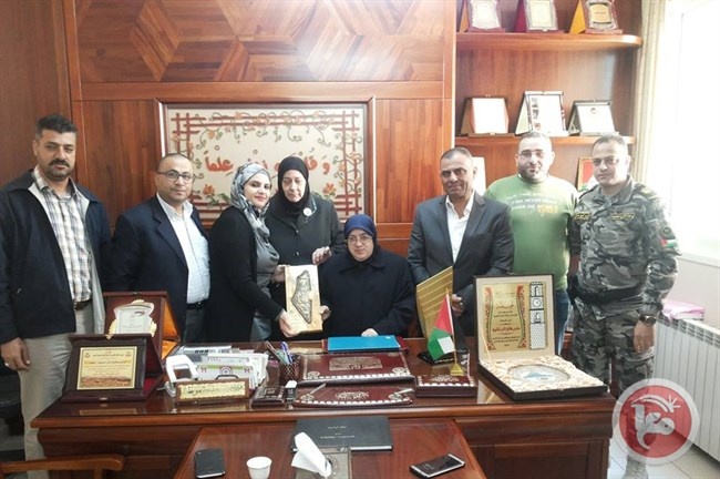 محابرات نابلس تهنئ مدرسة الطلائع لحصولها على جائزة دولية
