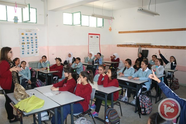 مفوضية رام الله وجودة البيئة تنظمان محاضرة بمدرسة خولة بنت الأزور