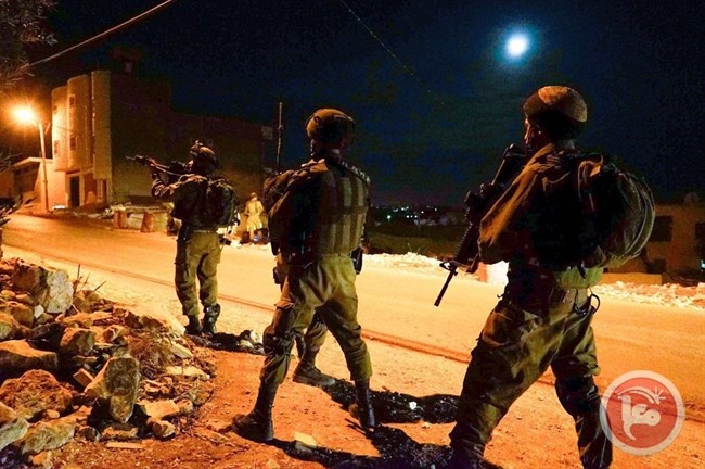 الاحتلال يعتقل 4 شبان في مخيم نور شمس