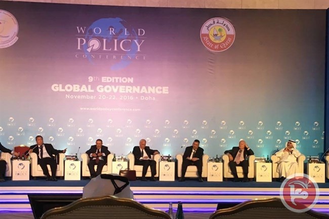 عريقات يشارك بافتتاح مؤتمر السياسات العالمية في الدوحة