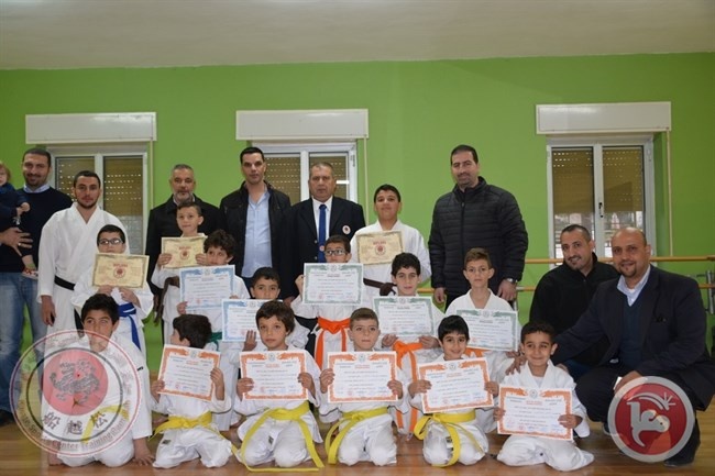 مركز التدريب الرياضي يخرج دفعة كراتيه في مركز الاسقفي برام الله