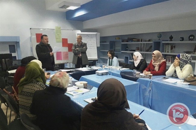 المركز الفلسطيني وائتلاف امان يختتمان دورة تدريبية