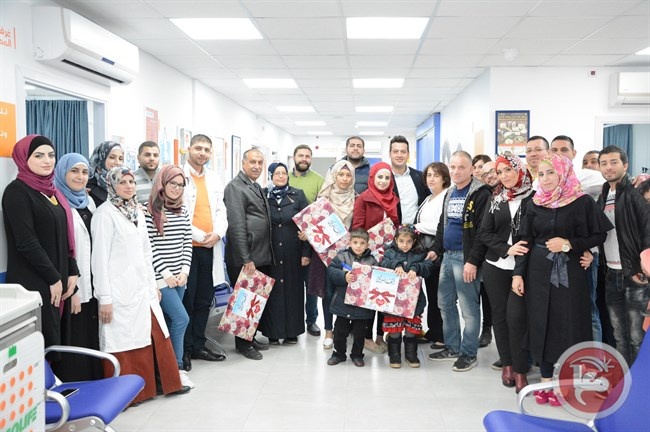 مراكز الحياة الطبية تقدم جوائز للفائزين ببرنامج &quot;ابتسم انت في القدس&quot;