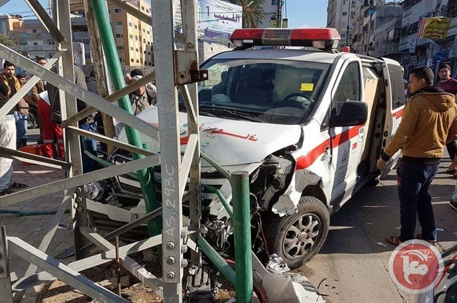 5 اصابات بحادث بين سيارة اسعاف ومركبة مدنية بغزة