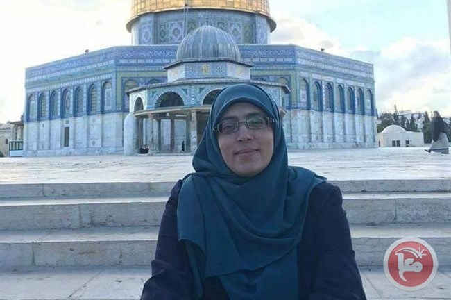 الاحتلال يمنع سيدة مقدسية من السفر