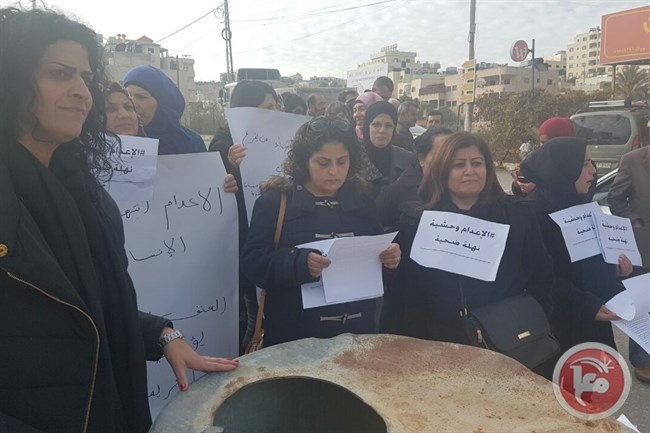 صور وفيديو- وقفة احتجاجية في بيت لحم ضد اعدام امراة في غزة